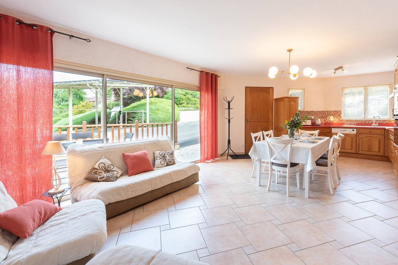 Holiday Home 'Kojonomai' with Private Terrace, Wi-Fi and Air Conditioning in Coarraze, Béarn