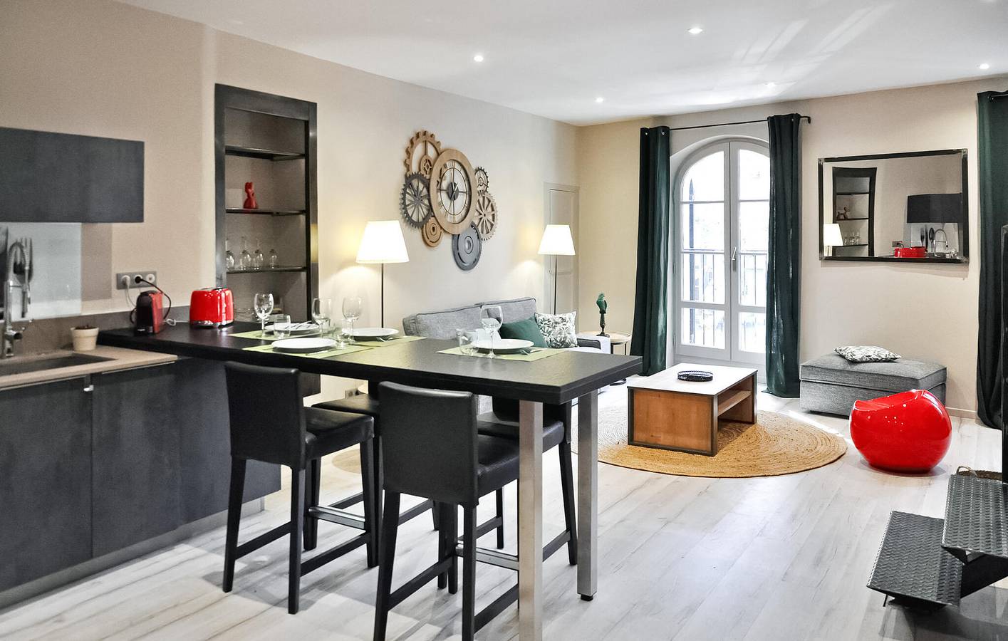 Appartement de vacances entier, Appartement de luxe de 100 m2 avec climatisation, vue et Internet in L'Isle-sur-la-Sorgue, Vaucluse