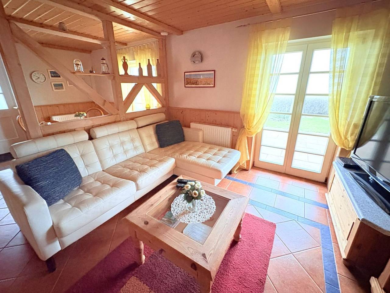 Ganze Ferienwohnung, Ferienwohnung Nele 2 - Terrassenwohnung für 2 Personen mit Kamin, Wasserblick und Strandzugang in Wiek, Rügen