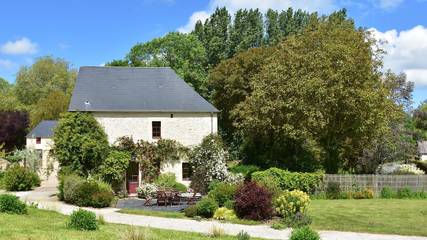 Cottage pour 6 personnes, avec piscine et sauna ainsi que jacuzzi et jardin à Lantheuil