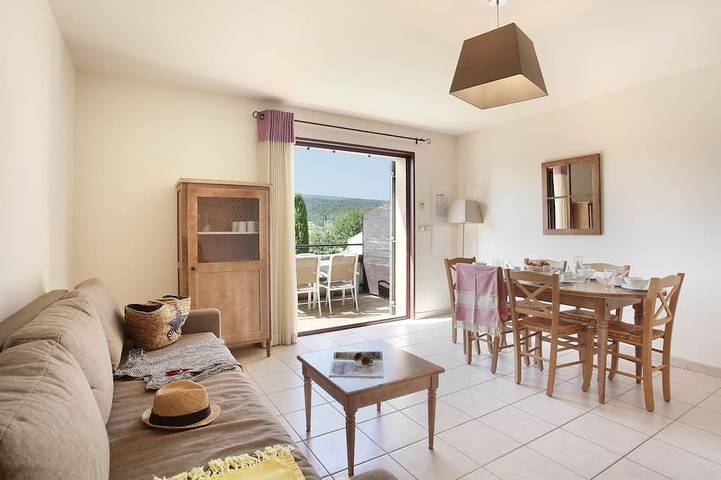 Appartement entier, En Pleine Nature | Appartement Simple + Piscine Extérieure in Bonnieux, Parc naturel régional du Luberon