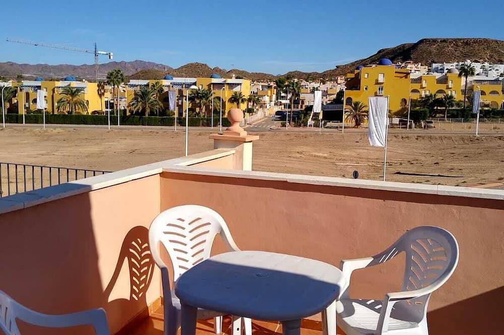 Immaculate 2 bed huis gedeeld zwembad, zonneterras, strand, uitzicht op de bergen, Wi-Fi in San Juan de los Terreros, Pulpí