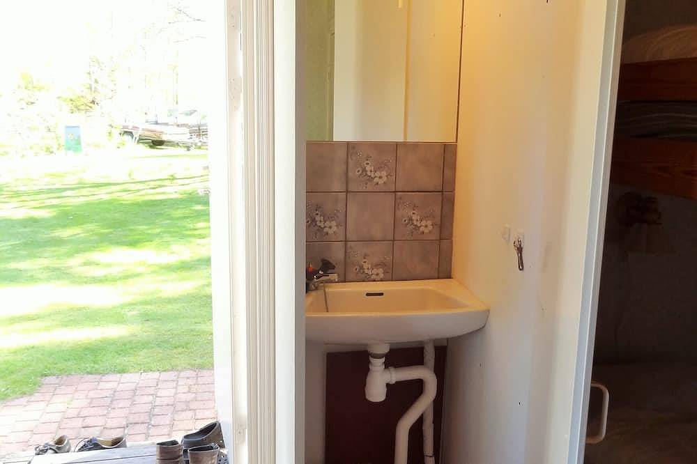 Haus in sonniger Lage am Sommen mit eigenem Steg und Boot, gute Angelmöglichkeit in Boxholm kommun, Sommen