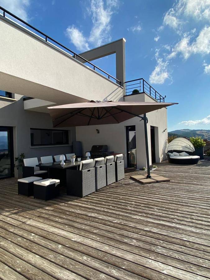 Location de vacances pour 10 personnes, avec piscine ainsi que terrasse et vue à Sorbiers - 3