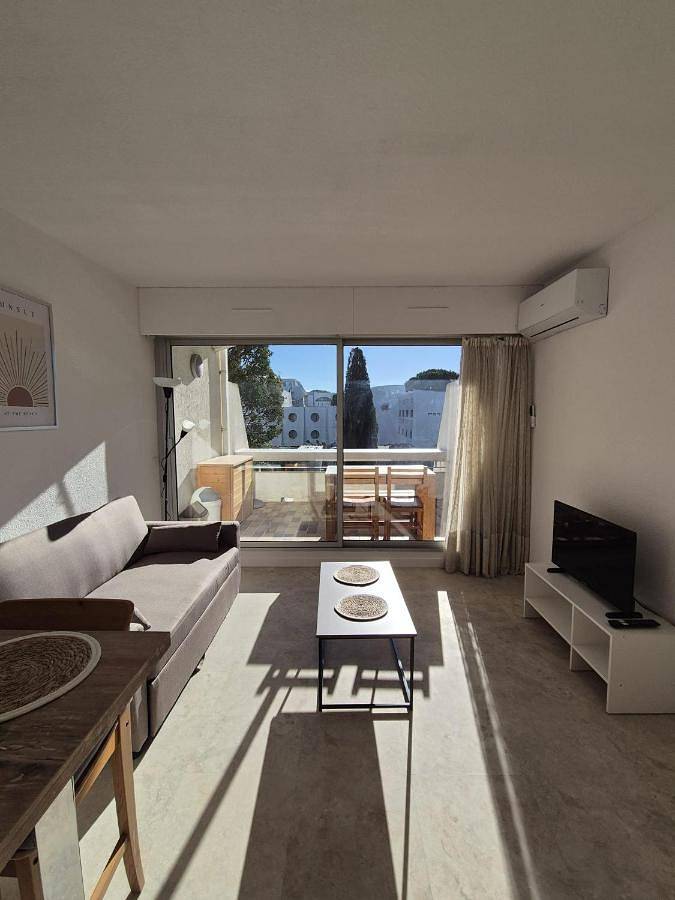 Gîte pour 4 personnes, avec terrasse et piscine dans Port Gregau - 4