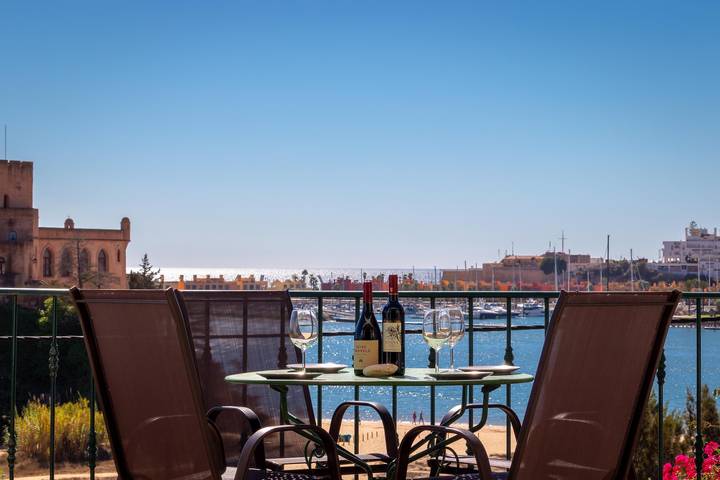 Casa de férias para 4 pessoas, com Vista para o mar e Jardim e ainda Piscina em Ferragudo