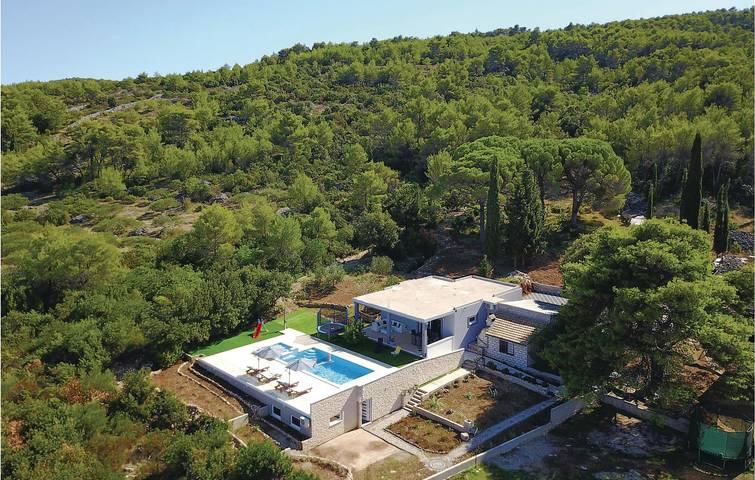 Charmante Unterkunft, 1 km vom Strand entfernt: 2-Zimmer-Wohnung mit Pool und WLAN in Hvar