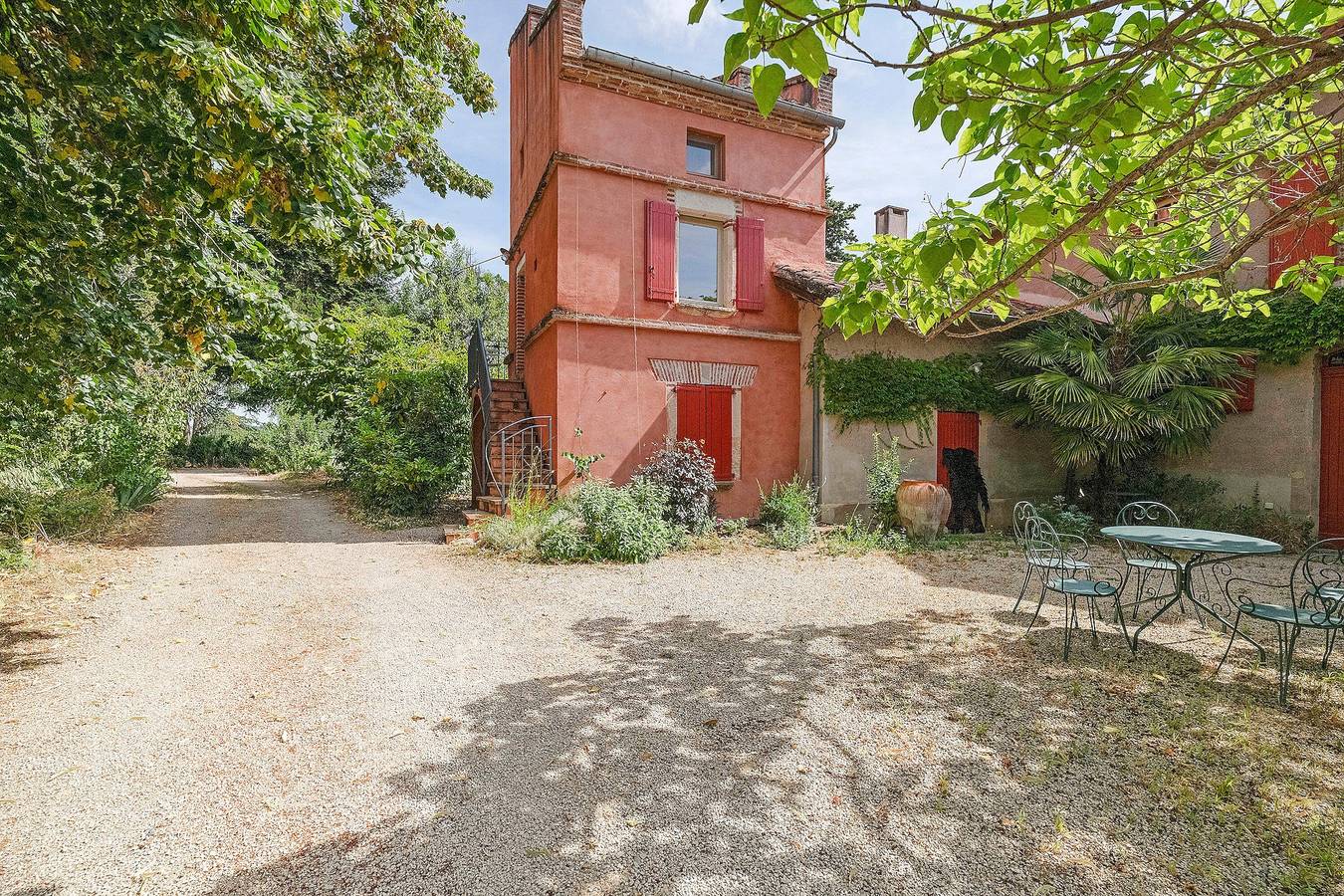 Holiday Home 'Le Galet Du Chant Du Buc' with Shared Pool, Private Garden and Wi-Fi in Marssac-sur-Tarn, Albi region