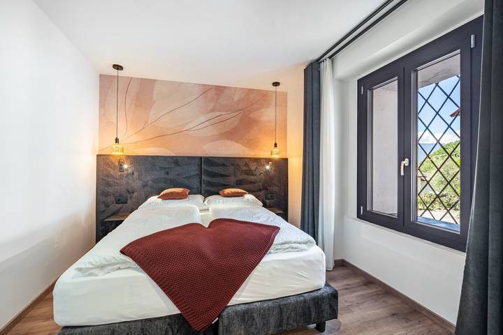 Hel lägenhet, Apartment 'Thanhammer Porphyr' with Mountain View, Shared Terrace and Pool in Oberkreuth, Terlan