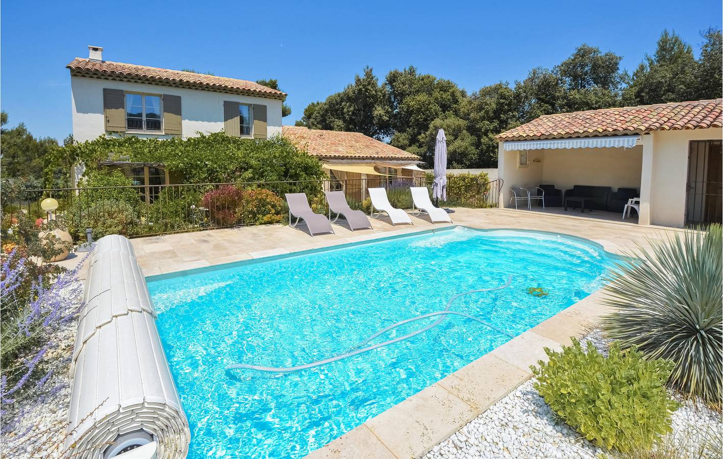 Apt. tranquille de 147m2 avec piscine et parking, 1km d'Eygalières in Eygalières, Région d'Arles