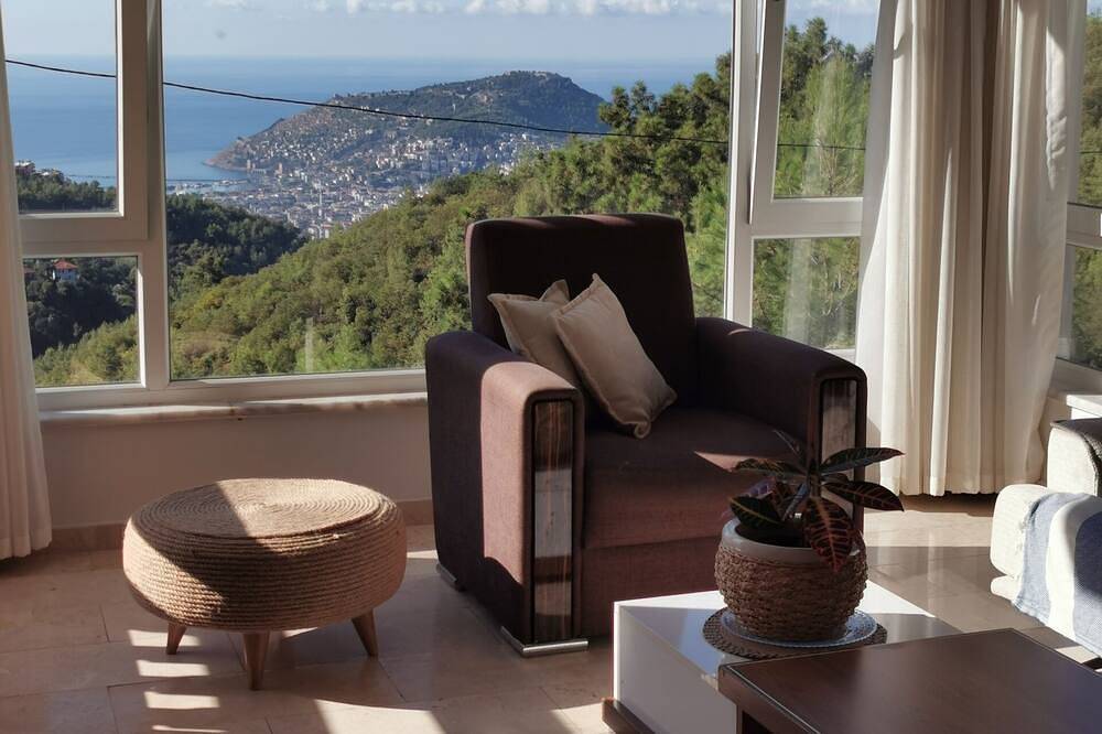 5 Star Villa, Heated Private Pool & Jacuzzi, Alanya Villa 1056 in Alanya, Antalya (provins)