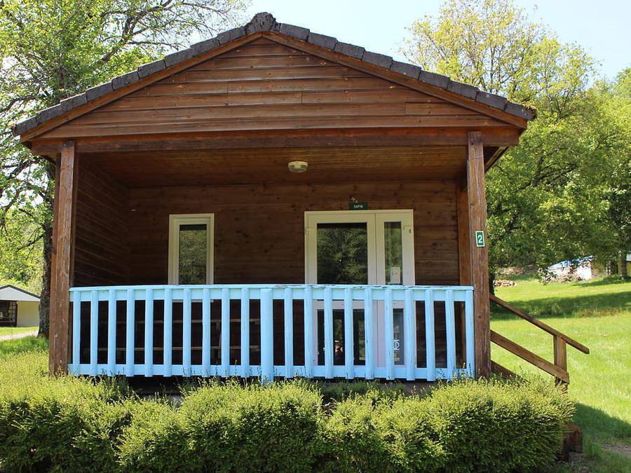 Camping Au Bois de Calais - Chalet 4 personnes - Chalet Arbre : 2 chambres + Tv, 4 pers in Région de Tulle