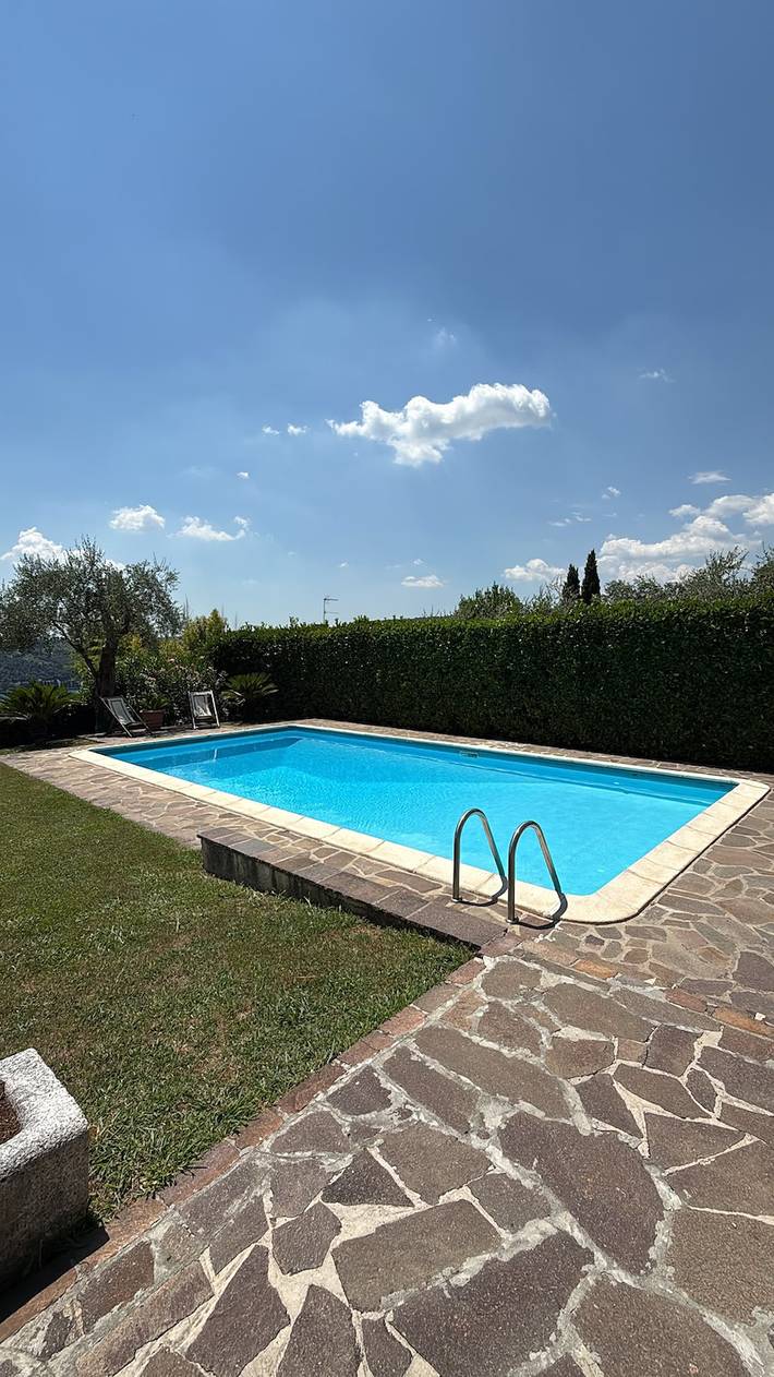Villa Oleandri pool with view in Salò, Gardasee-Berge