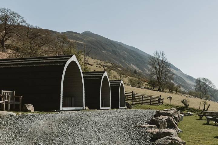 Camping for 4 people, with view and garden as well as lake view, with pets in the Lake District