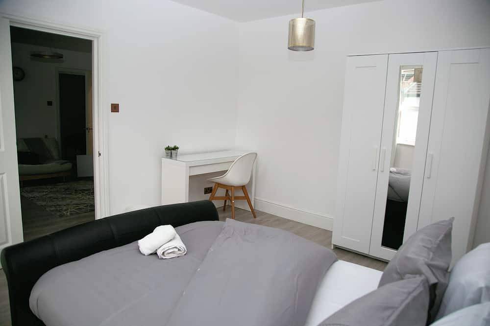 Ganze Wohnung, 2 Bed Flat - Sleeps 3 - Wifi - Parking in Watford, Hertfordshire
