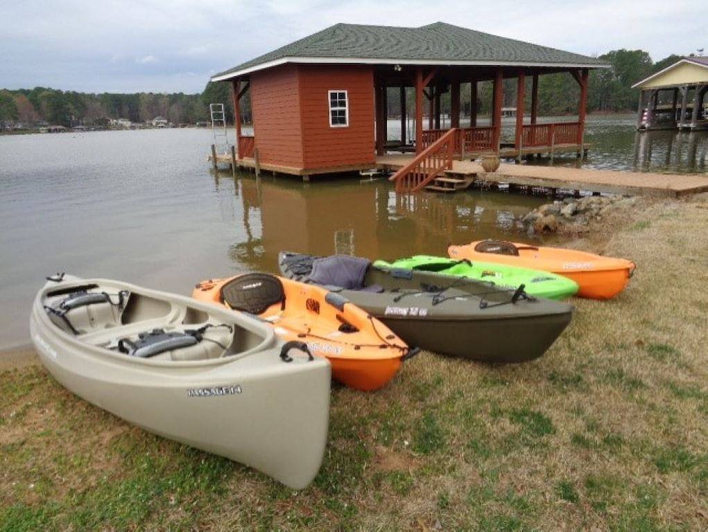Beautiful 3 bedroom, 2 bath Log Home with Sandy Beach & Expansive Lake Views!! in Lake Gaston