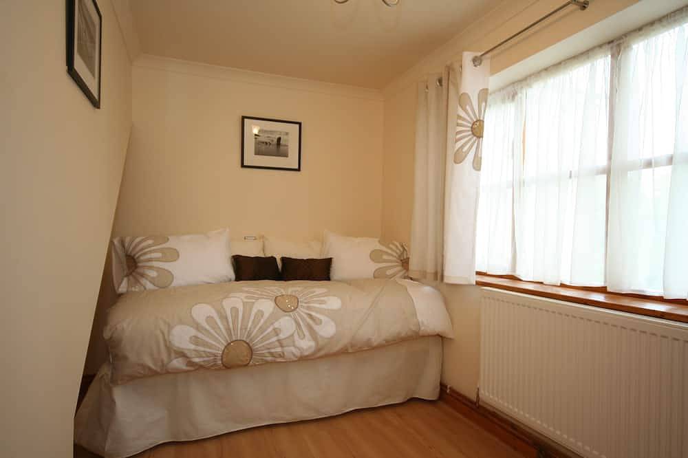 Beautiful 5 bed, 5* luxury cottage in a secluded location in Three Cliffs Bay, Swansea region