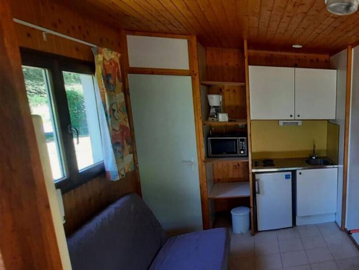 Camping Le Moulin du Teinturier - Chalet 4 personas - Chalet 2 habitaciones 4 personas 35m2 in Saint-Martin-Valmeroux, Parque Natural Regional Volcans d'Auvergne