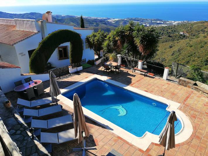 Ferienhaus für 8 Personen, mit Balkon und Garten in Sayalonga