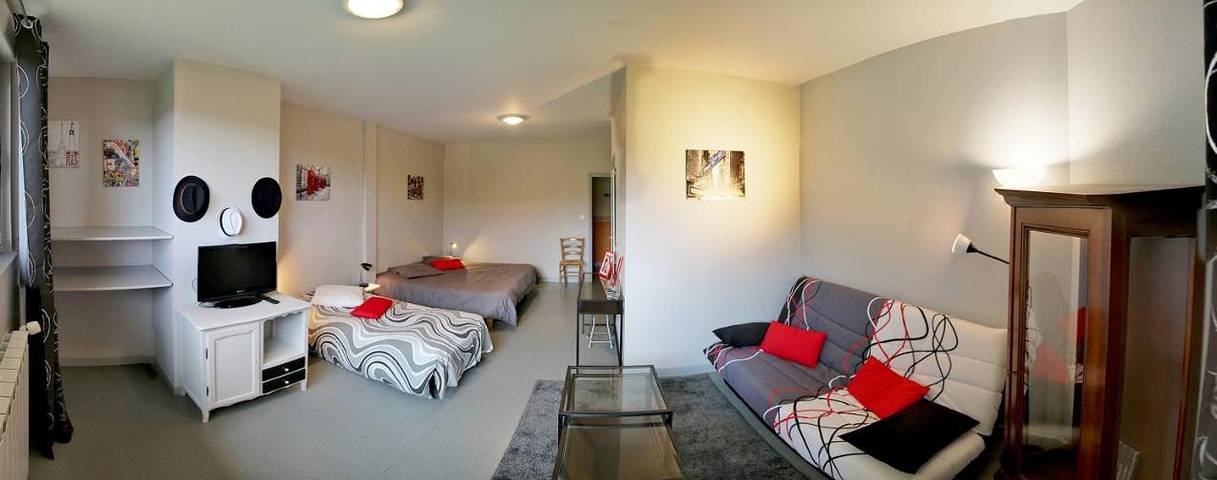 Location de vacances pour 17 personnes, avec vue ainsi que vue sur le lac et terrasse dans Lac du Barrage de Grandval - 2