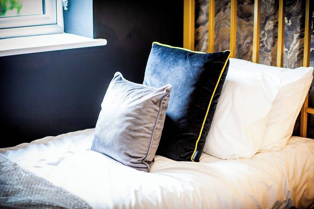 Whiskawaystays Mystic Heights Luxury home in Worcester, Worcestershire