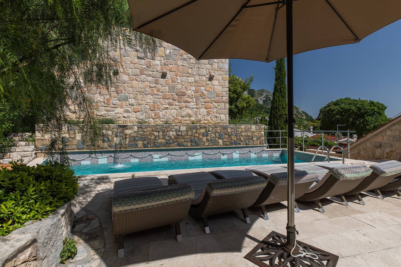 Haustierfreundliche Villa 'Zeleni Raj' mit Meerblick, Wlan und Klimaanlage in Omis, Omis-Riviera