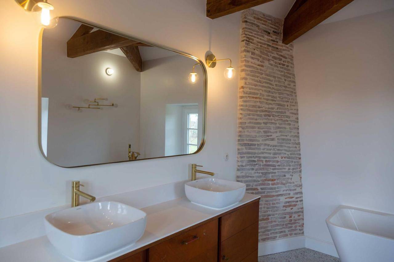 Double or Twin Room with Private Bathroom in Vertheuil, Région de Lesparre-Médoc