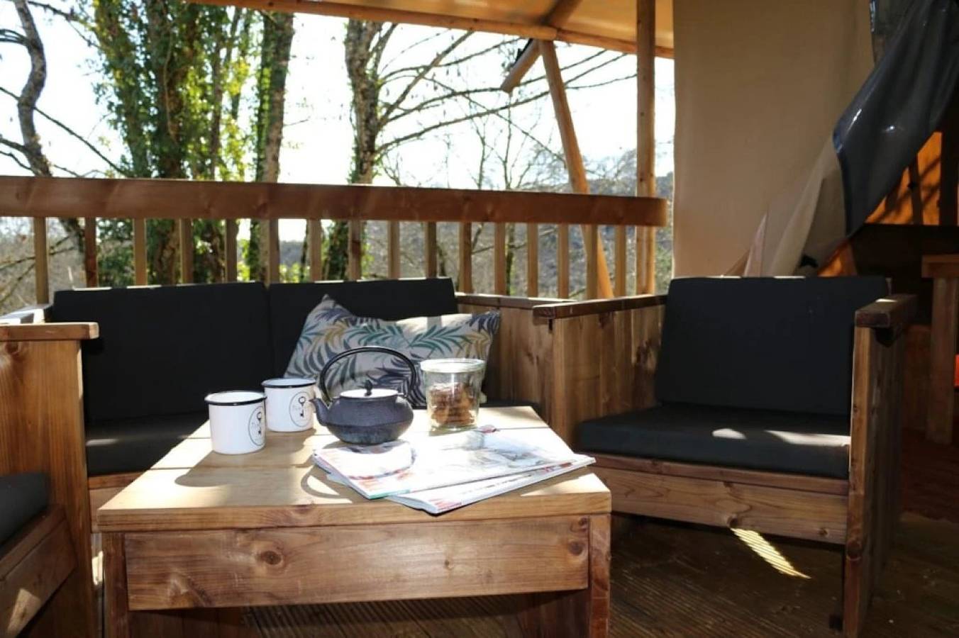 Zecamping toboggans animaux acceptés locatif 35m2 5 pers in Saint-Constant, Aurillac en omgeving