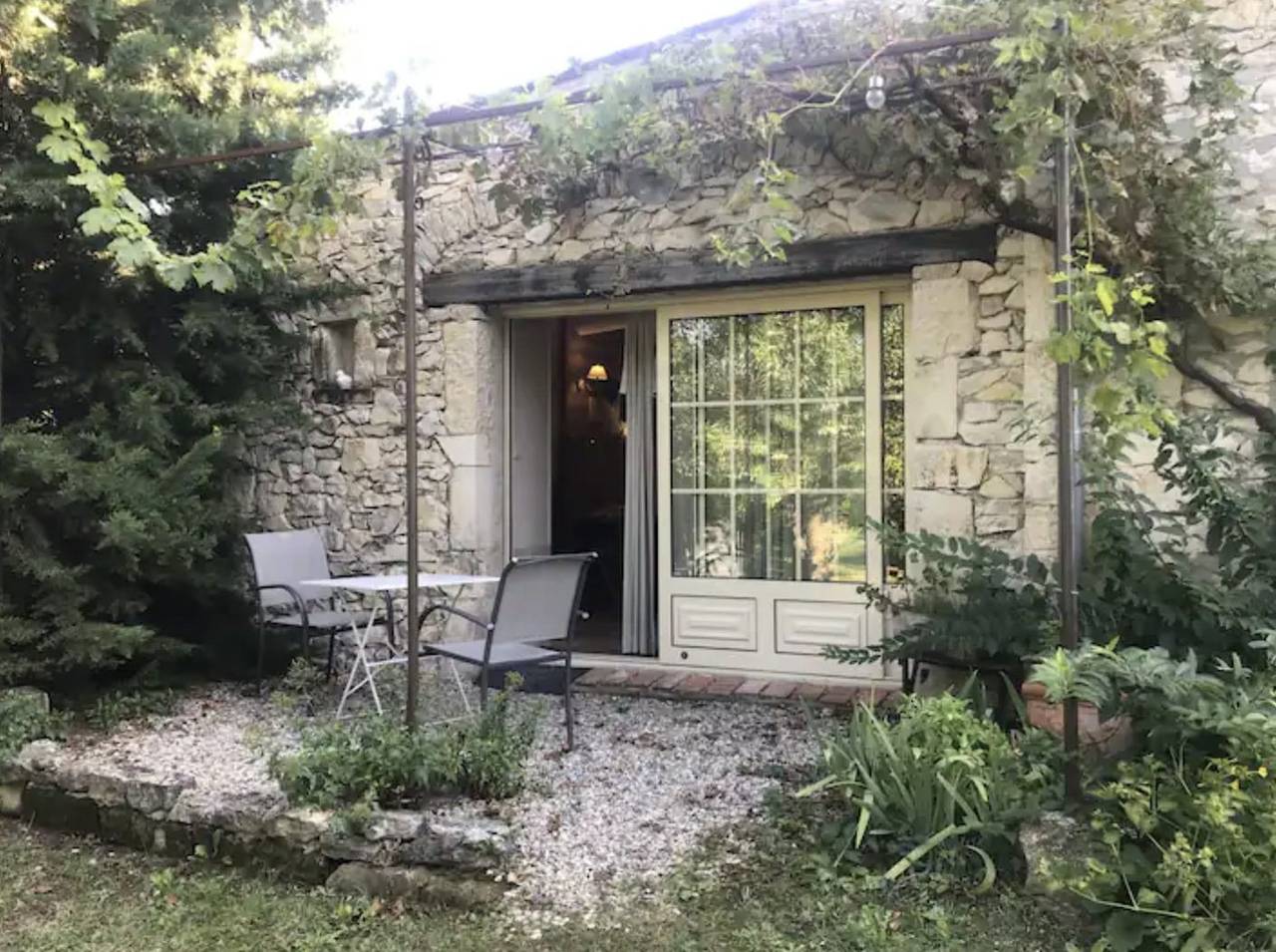 Studio entier, Studio indépendant en Drôme provençale in Puygiron, Région de nyons