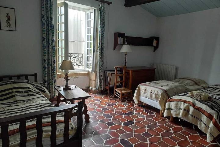 Characterful Home: Accommodates up to 17 people; 5 bedrooms, 5 bathrooms in Loix, Ile de Re