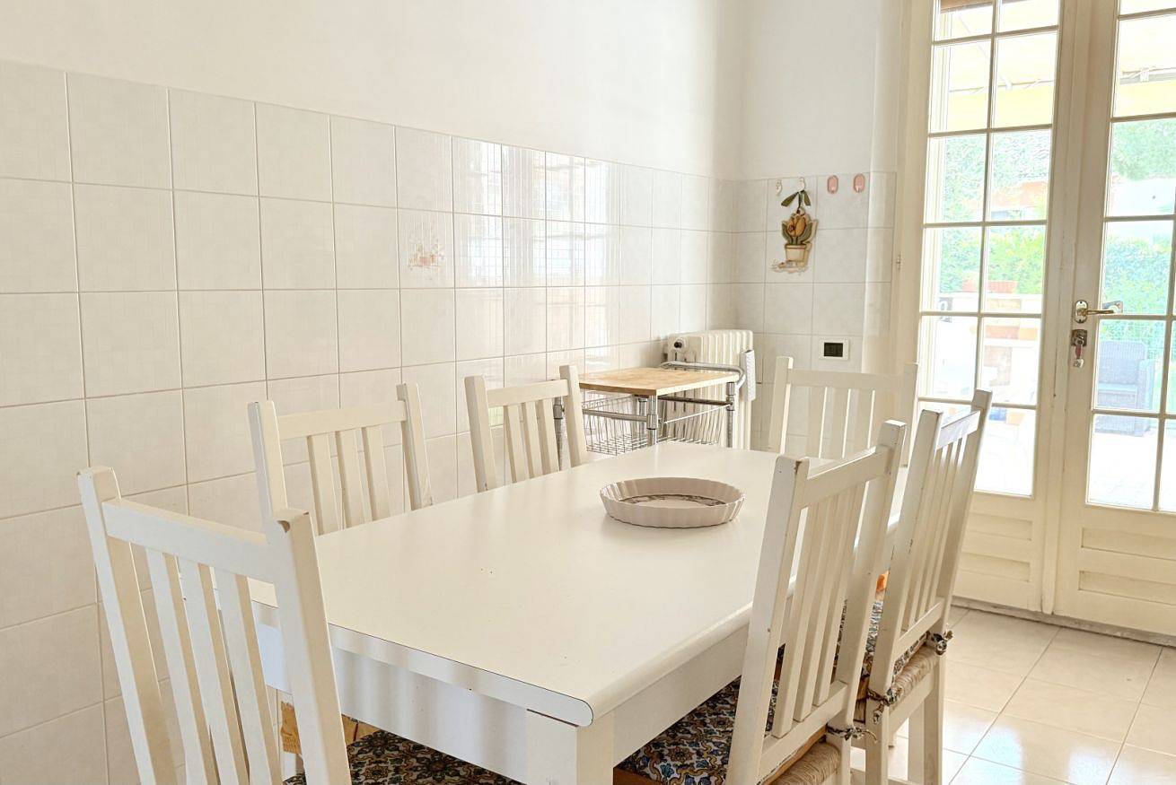 Appartement entier, S353 – Sirolo, Spacious Four-Room Apartment with Garden and Full Amenities in Sirolo, Riviera del Conero