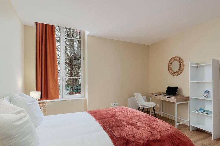 Ganze Wohnung, Very spacious T2 apartment in Vichy's hypercentre, a stone's throw from the thermal baths in Vichy, Vichy und Umgebung