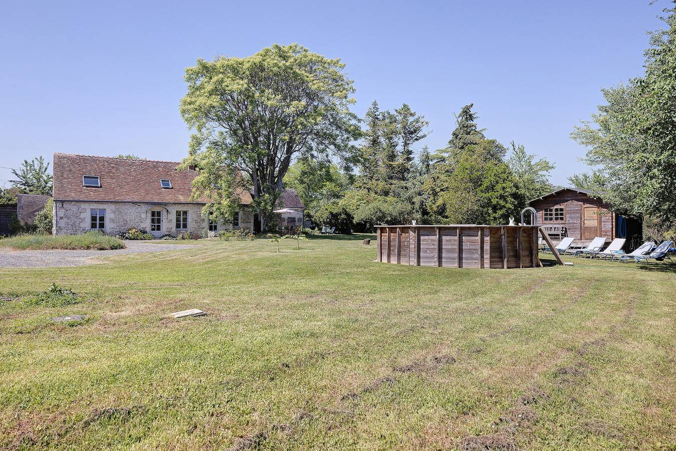 Cottage « Ishi To Ki » avec piscine partagée, terrasse privée et Wi-Fi in Chédigny, Vallée de la Loire