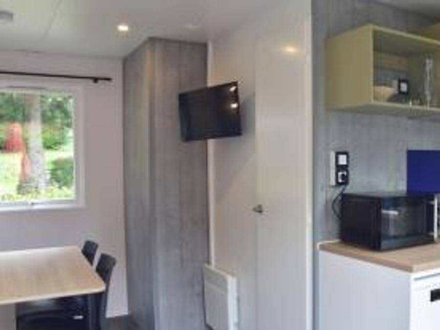 Domaine du Lac de Chambon - Mobilhome 4 personnes - Cottage Family 3 pièces 4 p. Duo in Murol, Parc naturel régional des Volcans d'Auvergne