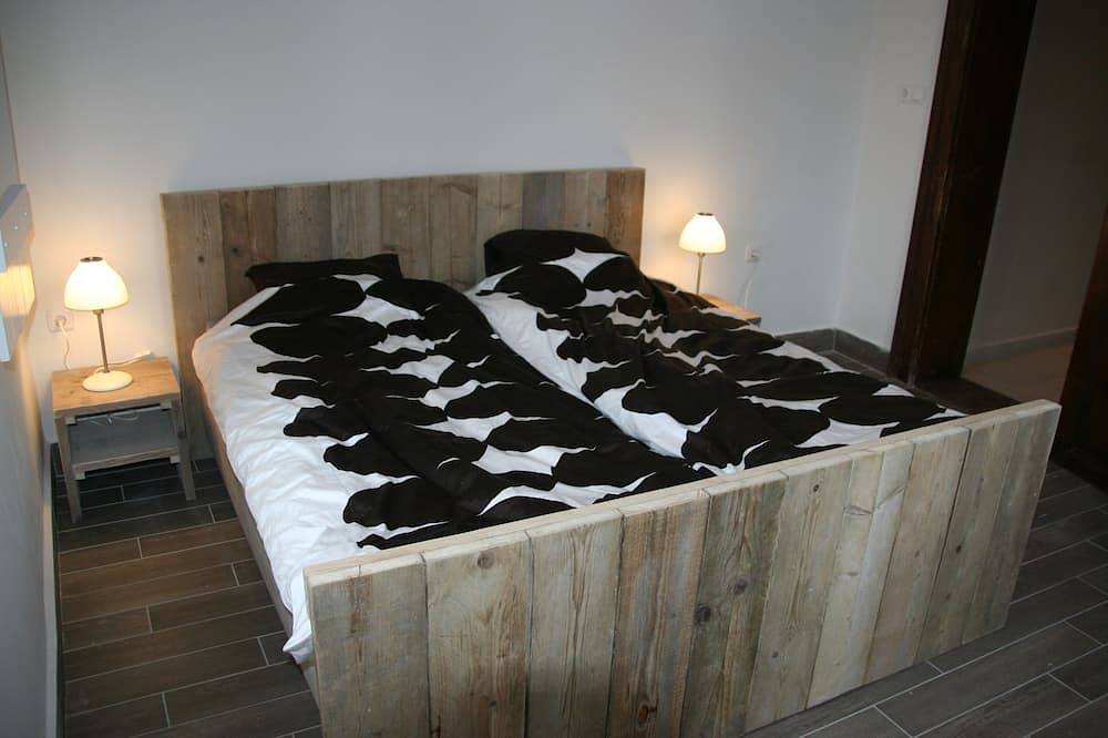 Country house, 8 people. Private parking, swimming pool and large private garden. At Lake Tisza. in Tiszaszentimre, Jász-Nagykun-Szolnok megye