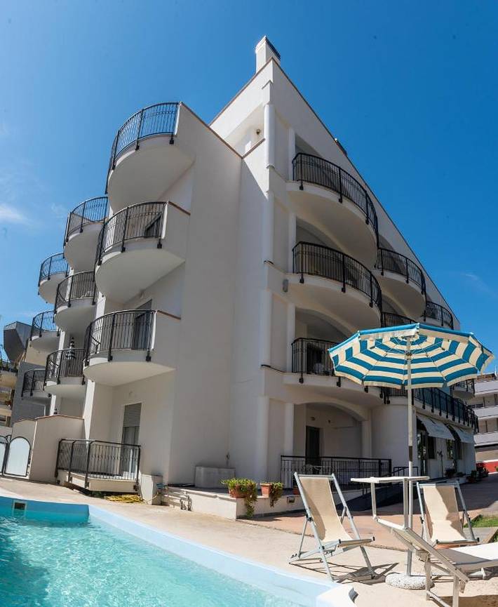 Location de vacances pour 4 personnes, avec jardin et bassin pour enfant ainsi que piscine et vue, animaux acceptés à Roseto degli Abruzzi - 4