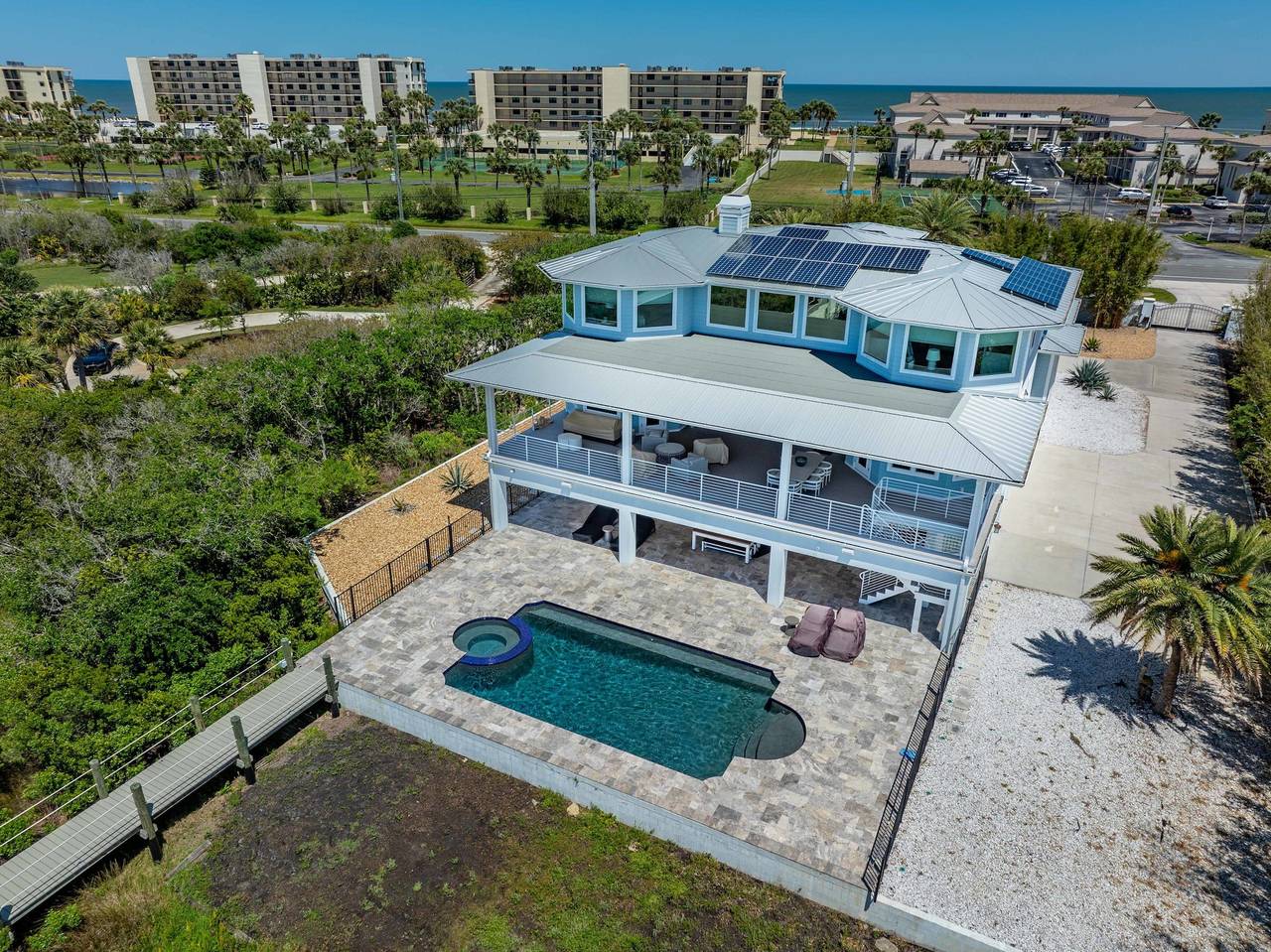 Vacation Rental for 10 Guests in Cedar Landing, Crescent Beach