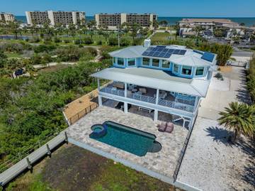 Vacation Rental for 10 Guests in Cedar Landing, Crescent Beach, Picture 1