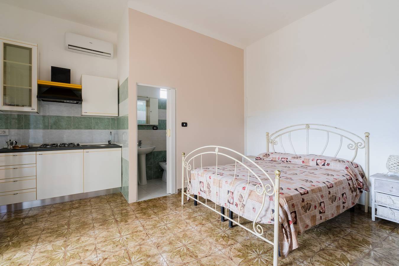 Vakantiehuis 'Isidoro Mono' met gedeelde tuin en airconditioning in Sant'Isidoro, Golf van Tarente