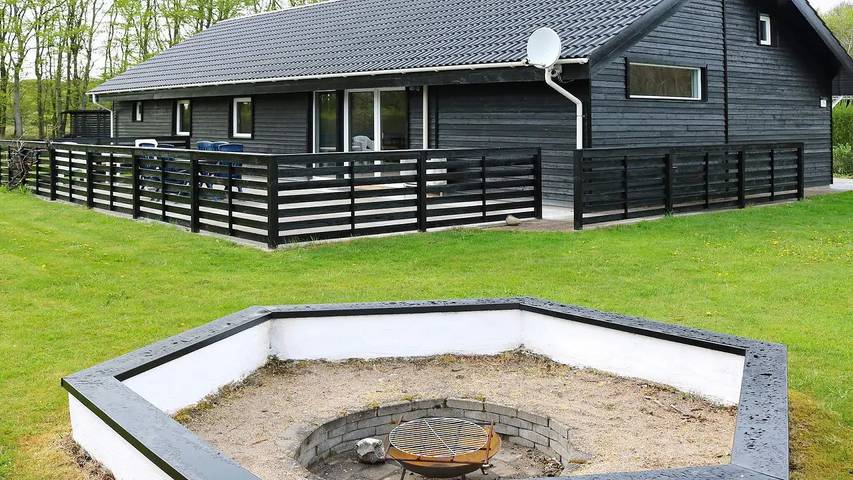 Ferienhaus für 9 Personen, mit Sauna und Whirlpool sowie Garten in Himmerland - 2