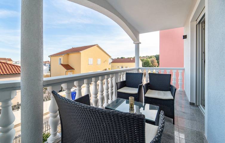 Ganze Ferienwohnung, Gemütliche Wohnung mit Terrasse und WLAN, 1 km vom Strand entfernt! in Biograd na Moru, Zadar