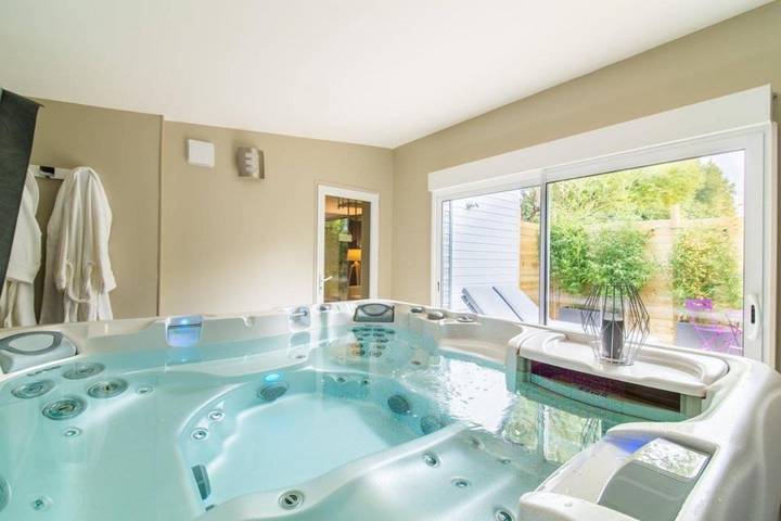 Chambre d’hôte pour 2 personnes, avec Jacuzzi et Terrasse ainsi que Jardin et Vue à Martragny