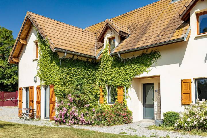 Holiday Home 'La Bayloune' with Mountain View, Private Terrace and Wi-Fi