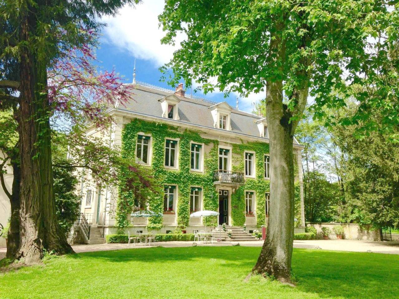 Château de Challanges in Beaune, Région de Beaune