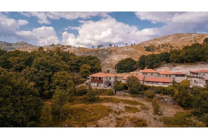 Location de vacances pour 8 personnes, avec jacuzzi ainsi que jardin et terrasse dans Vilarinho (Valdosende)