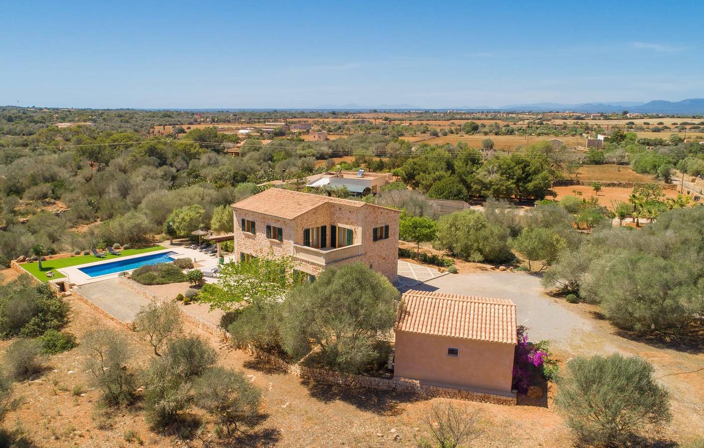 Gemütliche Wohnung mit Terrasse, Pool und Grill - in der Nähe von Ses Salines in Ses Salines, Mallorcas Küste