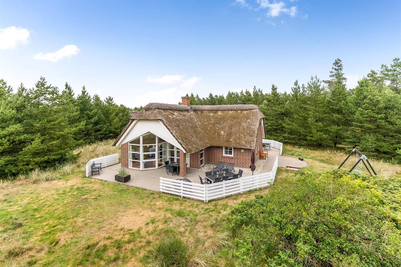 Stunning home in Blåvand w/ 4 Bedrooms, Sauna and Wifi in Blåvand, Région de Varde
