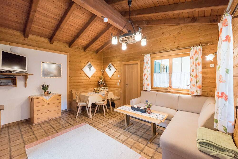 Ganze Wohnung, Chalet Ferienhaus 10 - Almdorf Tirol in Grän, Allgäuer Alpen (Österreich)