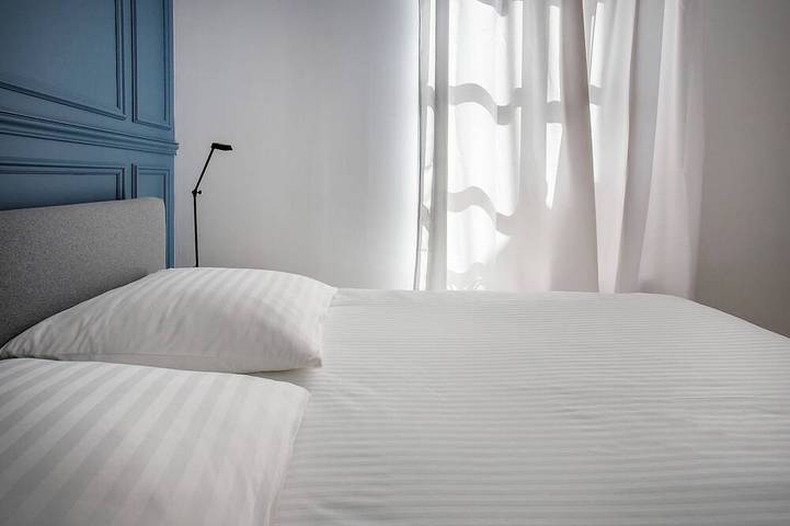 Ganze Wohnung, Beautiful apartment with parking historic center in Angoulême, Charente
