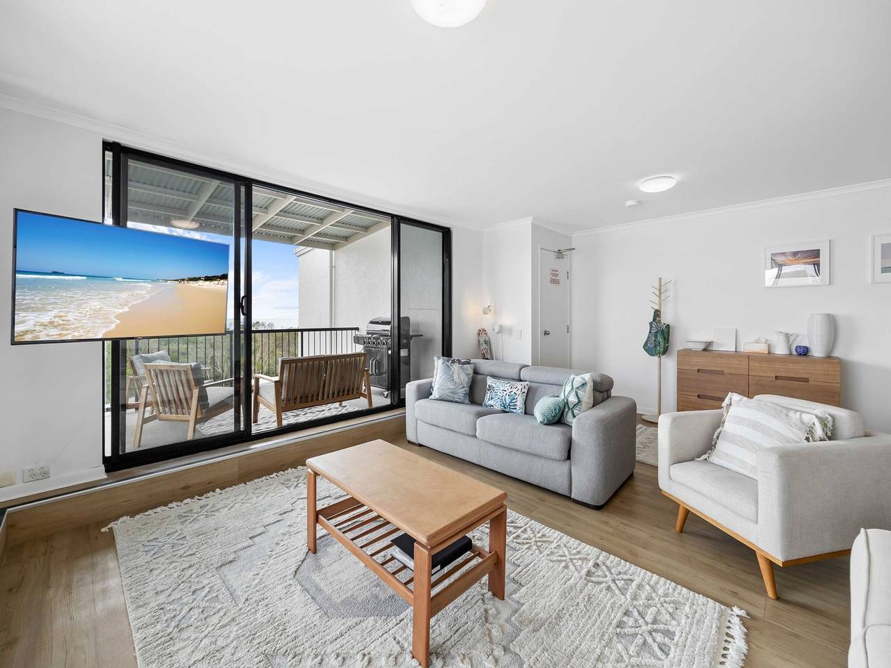 Entire apartment, Beachside 3-Bed with Bbq, Pool, Gym in Mudjimba, Sunshine Coast